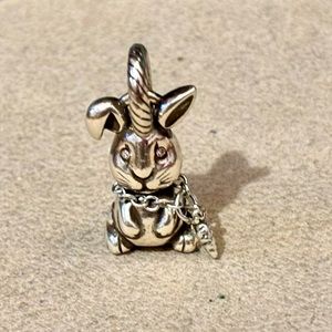 🆕Listing! 🆕 Brighton Bugsy Rabbit Charm in silver With carrot on collar Retired